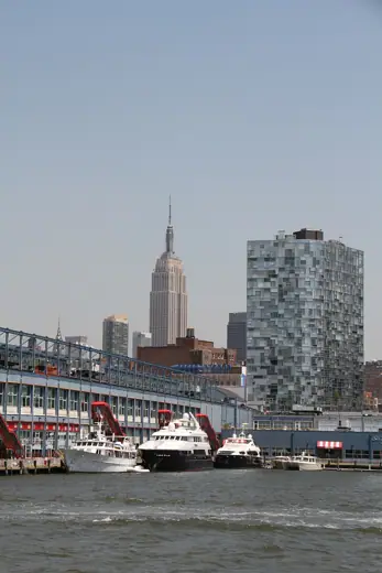 Photo 4: Exterior