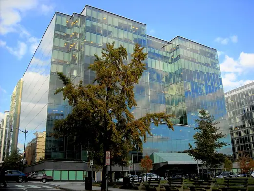 Photo 1: Exterior