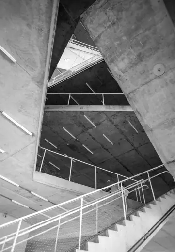 Photo 4: Exterior · Herzog&Demeuron car park