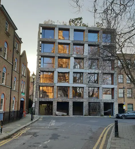 Photo 1: Exterior