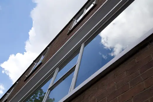 Photo 4: Exterior