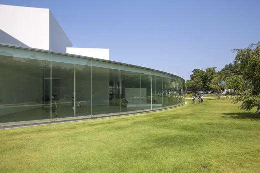 Photo 2: Exterior · 21st Century Museum of Contemporary Art, Kanazawa (Ishikawa, Japan)