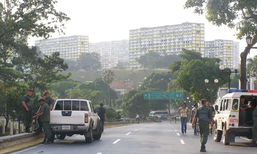 Photo 5: Context · 23 de enero as seen from near Miraflores Palace