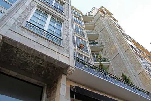 Photo 2: Exterior · Passy / Rue Franklin This building is purely and simply 30 years ahead of its time