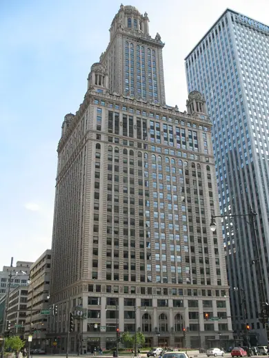 Photo 2: Exterior