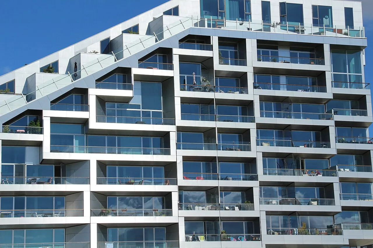 8 House: Detail