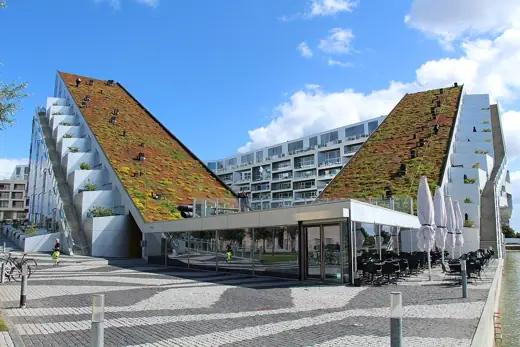 Photo 2: Exterior