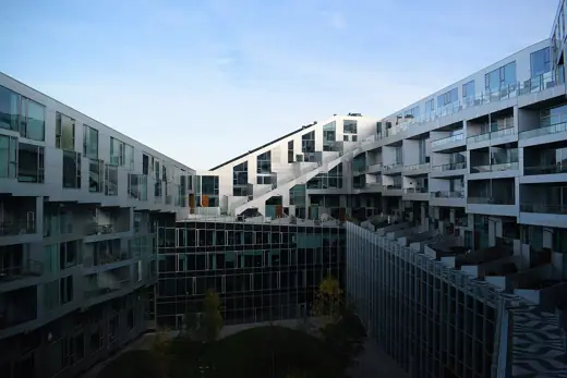 Photo 5: Exterior