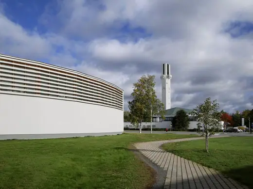 Photo 3: Exterior