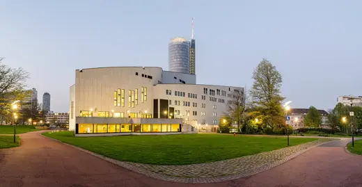 Photo 3: Exterior