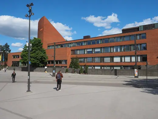 Photo 3: Exterior