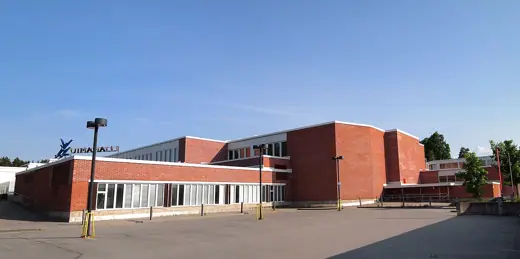 Photo 2: Exterior