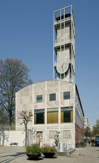 Photo 2: Interior · south facade of the Aarhus City Hall