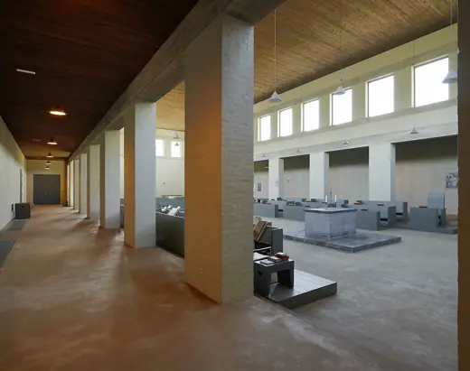 Photo 3: Exterior · Sint Benedictusberg: Interieur bovenkerk, zicht vanuit de zijbeuk op het altaar