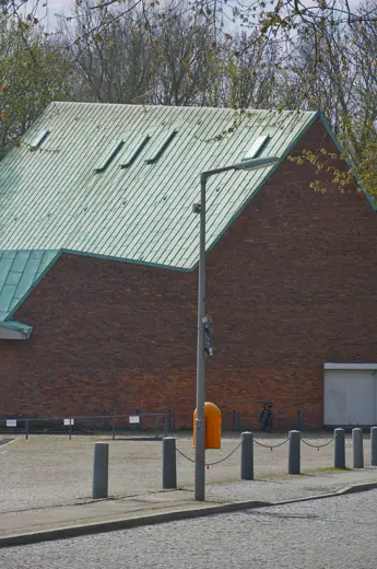 Photo 2: Exterior · Studiogebäude der Akademie der Künste am Hanseatenweg in Berlin