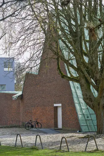 Photo 3: Exterior · Studiogebäude der Akademie der Künste am Hanseatenweg in Berlin