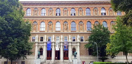 Photo 2: Exterior