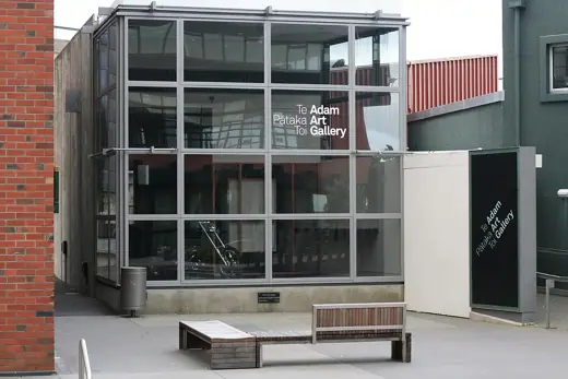 Photo 3: Exterior