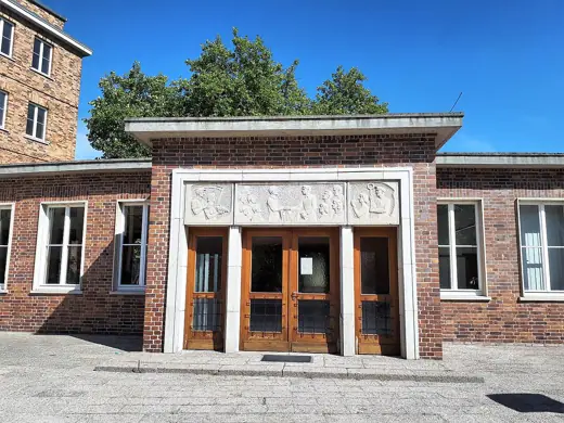 Photo 3: Exterior · Bernau ADGB-Schule Erweiterungsbau aus den 1950er Jahren