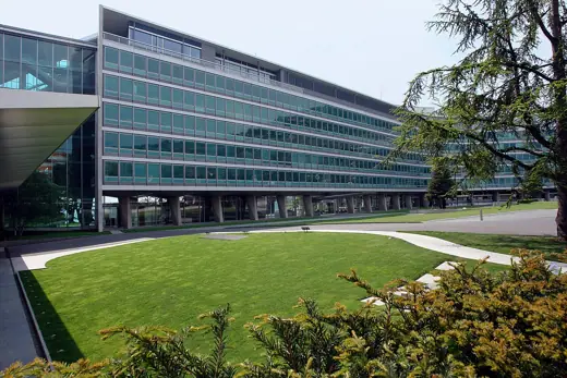 Photo 1: Exterior