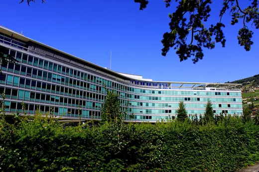 Photo 2: Exterior