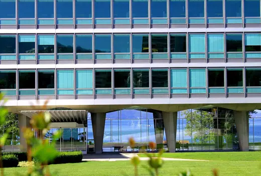 Photo 3: Exterior