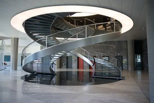 Photo 4: Interior