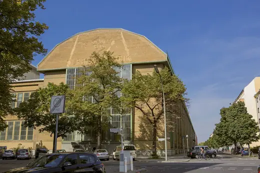 Photo 2: Exterior