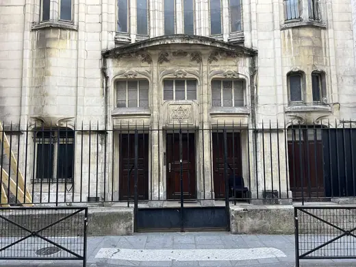 Photo 3: Exterior