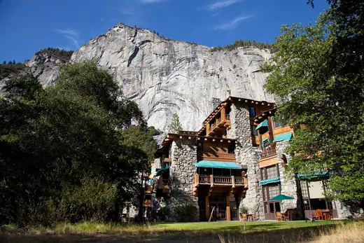 Photo 3: Exterior