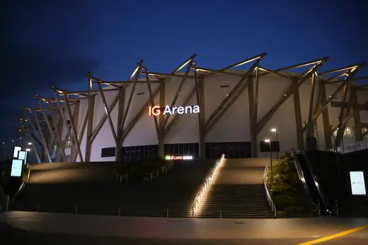 Photo 3: Exterior