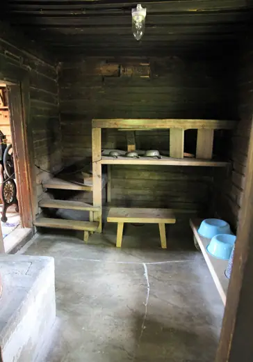 Photo 3: Interior