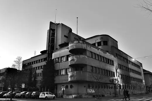 Photo 3: Exterior