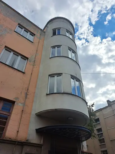 Photo 4: Exterior