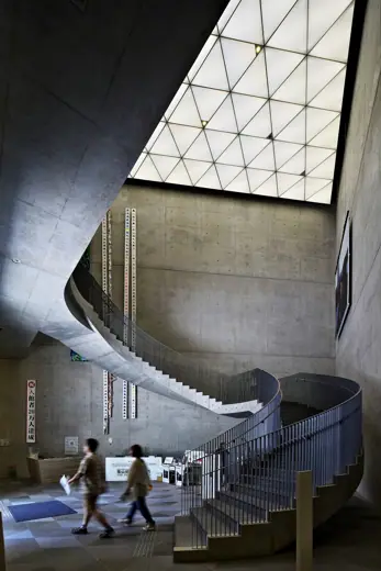 Photo 3: Exterior