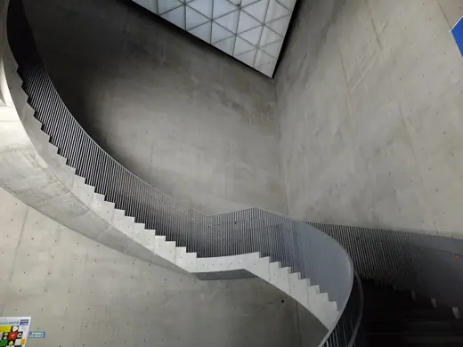 Photo 4: Interior