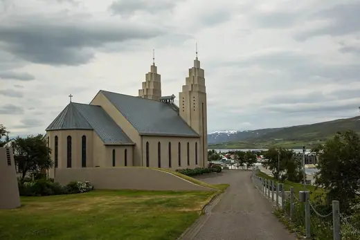 Photo 3: Exterior