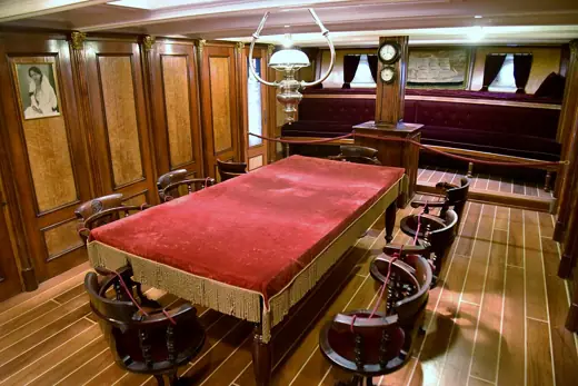 Photo 4: Interior