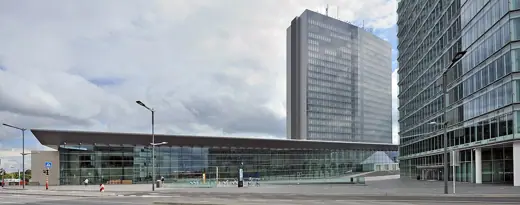 Photo 1: Exterior