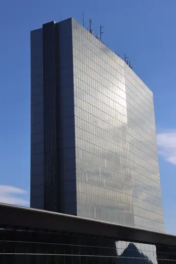 Photo 2: Exterior