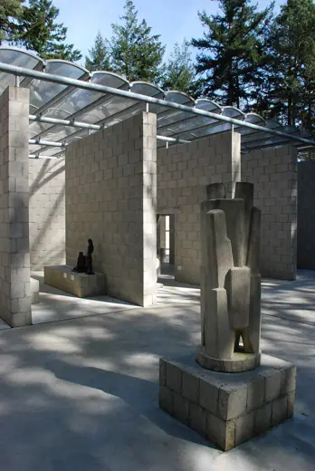 Photo 3: Exterior