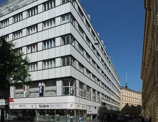 Photo 1: Exterior