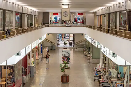 Photo 4: Interior