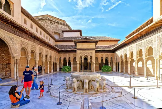 Photo 2: Exterior · Tour of the Alhambra
