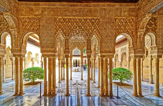Photo 3: Interior · Tour of the Alhambra