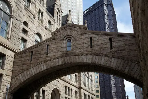 Photo 4: Exterior