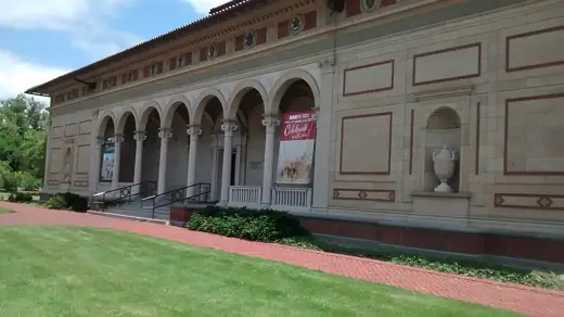 Photo 2: Exterior