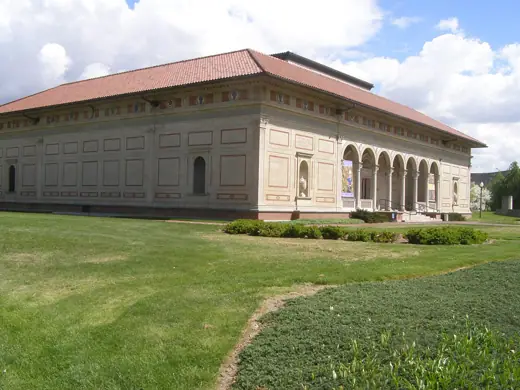 Photo 3: Exterior