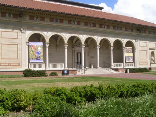 Photo 4: Exterior