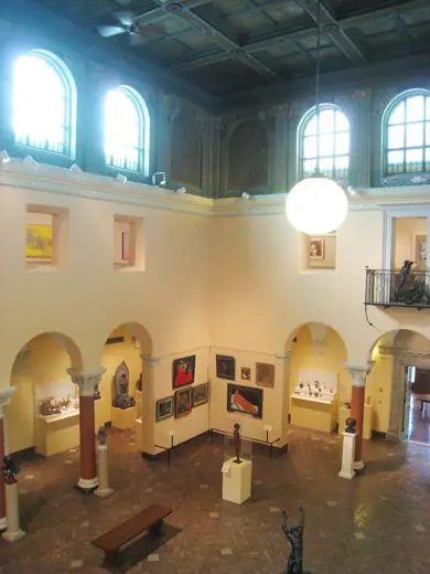 Photo 5: Interior